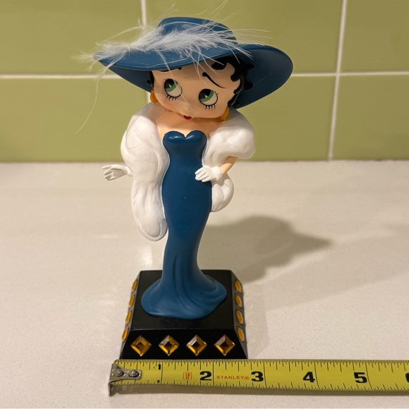 Danbury Mint Betty Boop "Glamour Girl" collector figurine - Picture 7 of 9